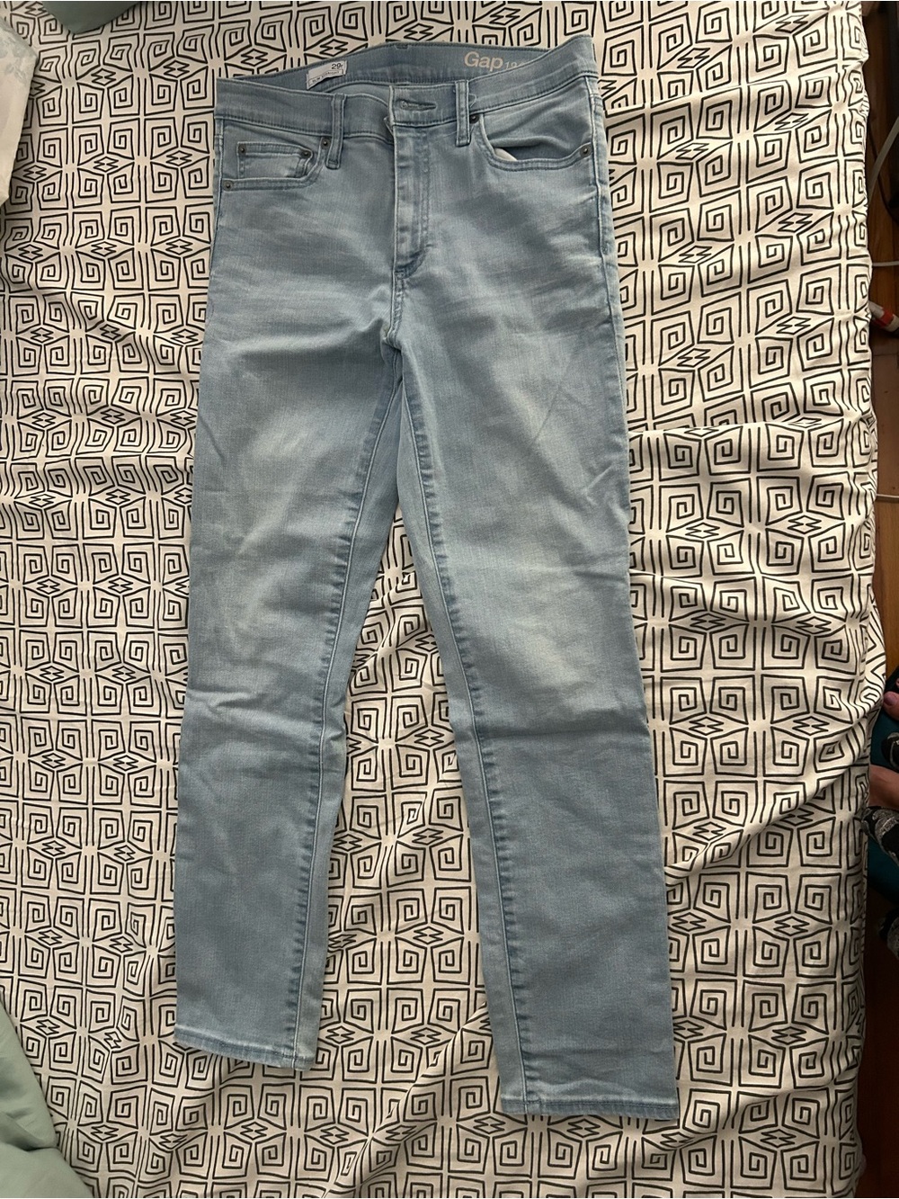 GAP Light Wash Men’s Skinny Jeans